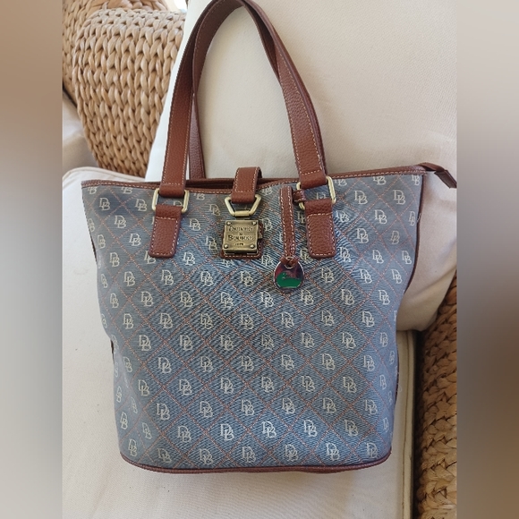 COPY - Dooney & Bourke tote bag - Picture 3 of 9